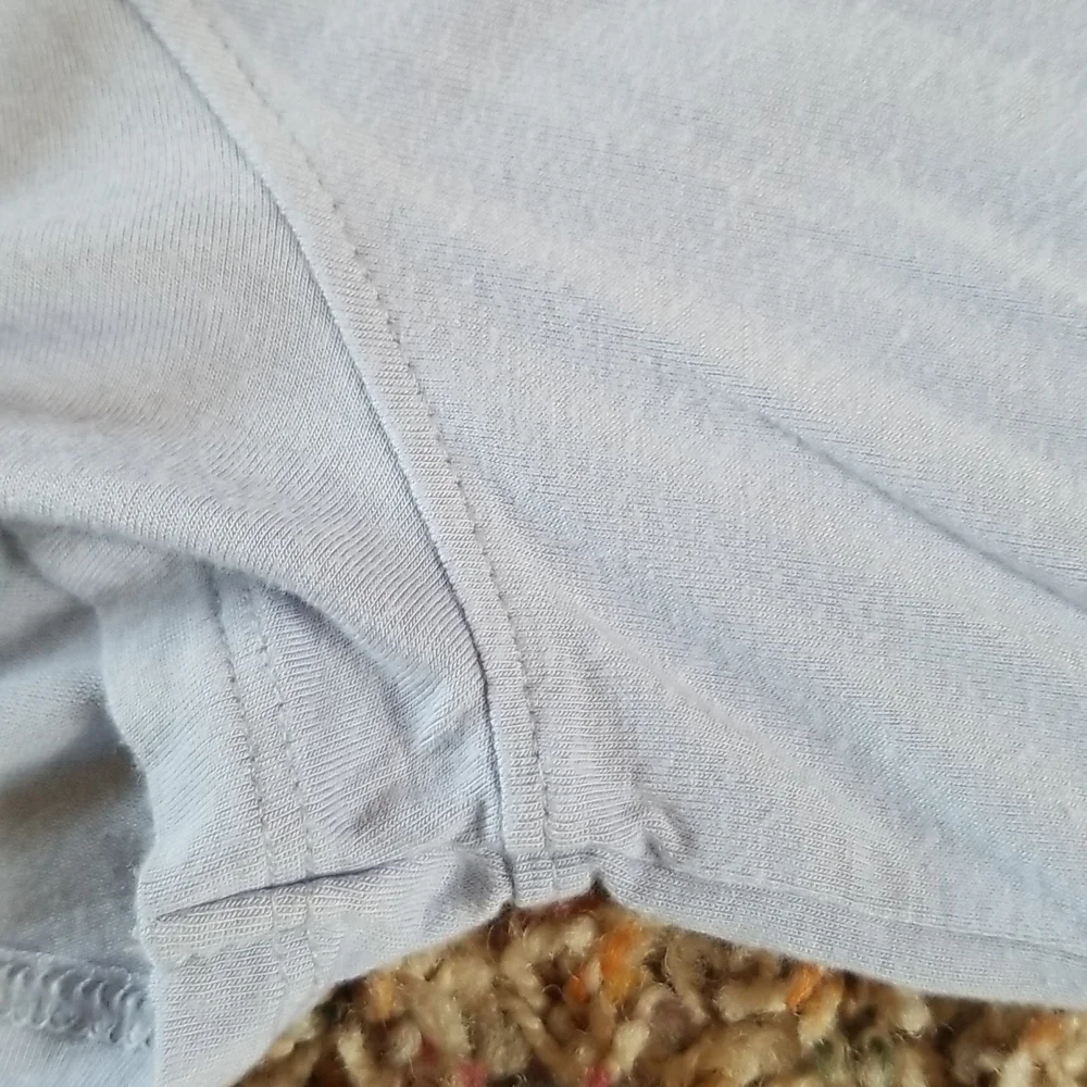 T-Shirt - Picture 3 of 4